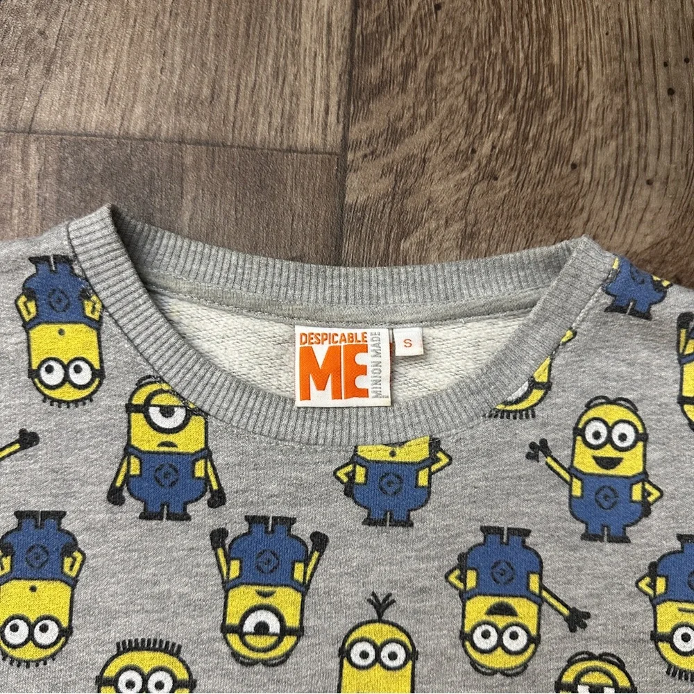 Despicable Me Minion Made Cotton Blend Pullover Sweater Men’s Size S Grey
